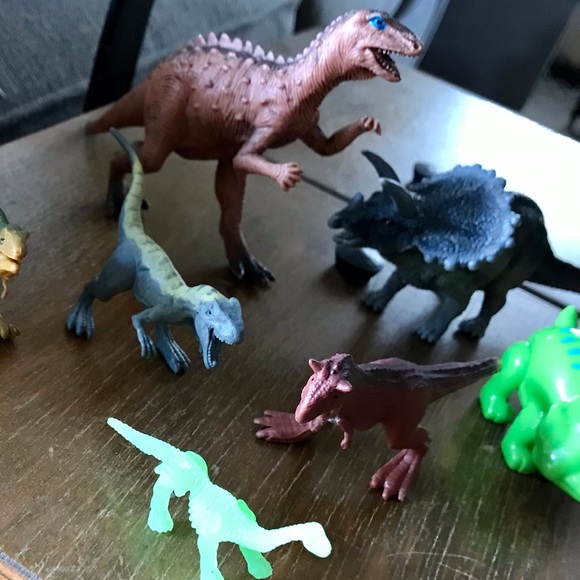 2/$10 Lot Vinyl Toy Dinosaurs Plastic Tyrannosaurus Rex Triceratops Dinos Toys - Picture 7 of 9